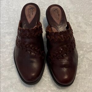 Clark’s Artisan Collection Brown Leather Mules 6.5 M - 2 inch chunky‎ heel